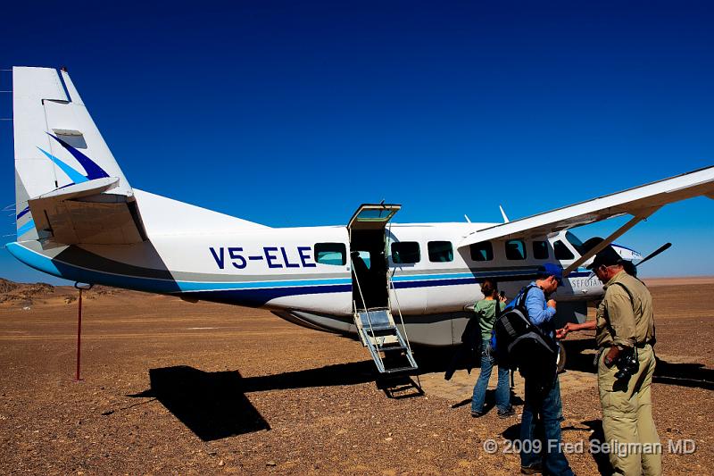 20090603_124635 D3 X1.jpg - Disembarking